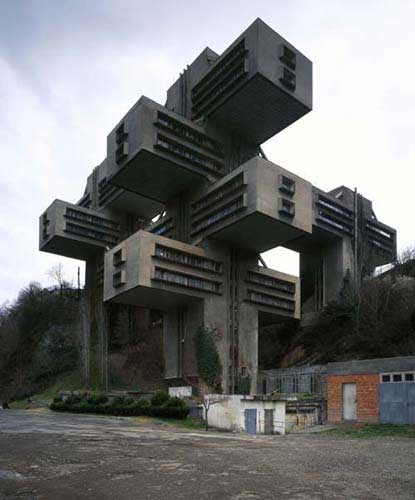 Cyberpunk minisztĂŠrium, GrĂşzia